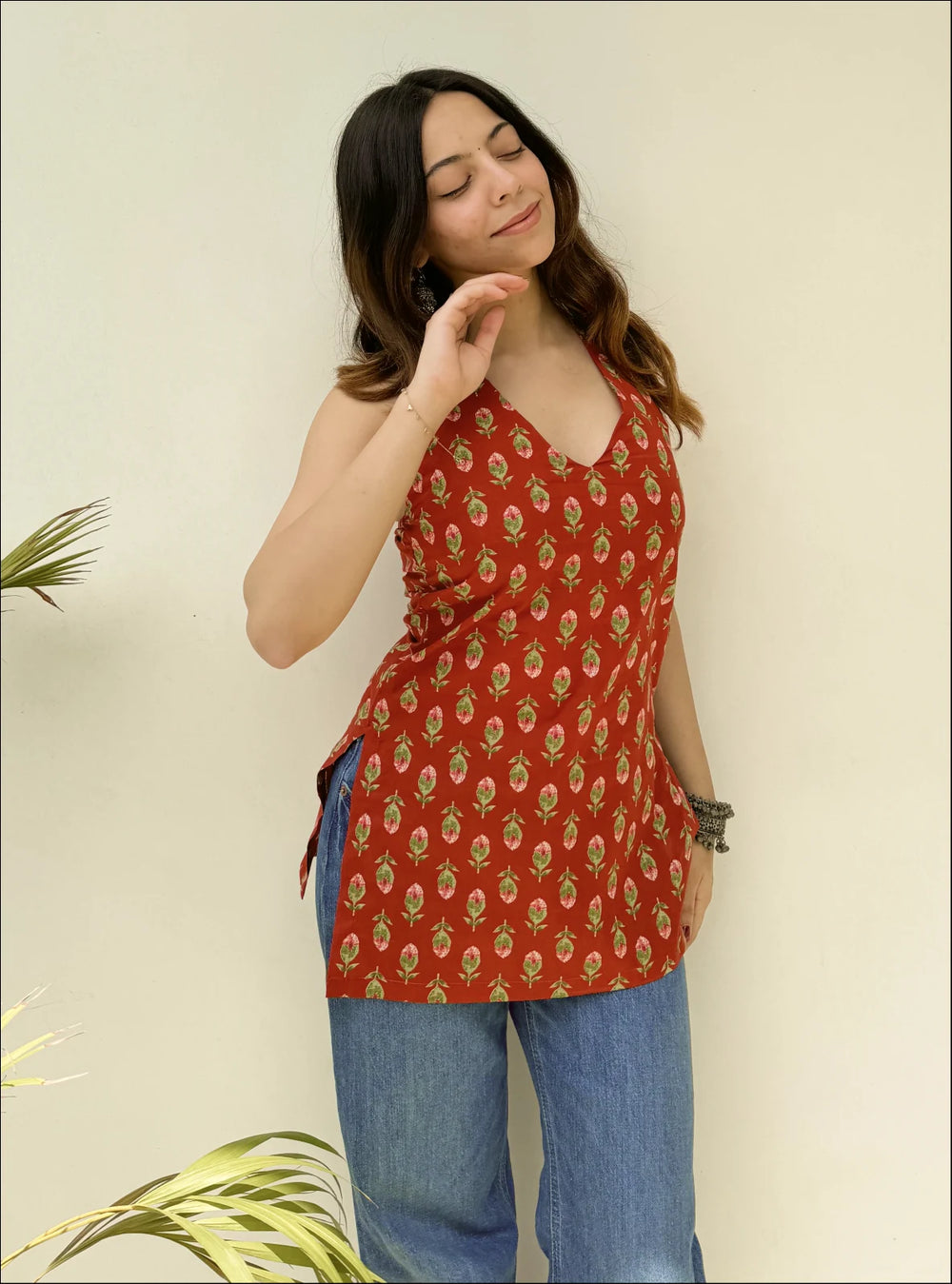 Beutiful Halter Neck Sleevless Kurti