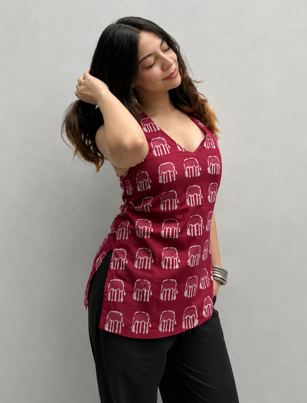 Lovely Halter Neck Sleevless Kurti