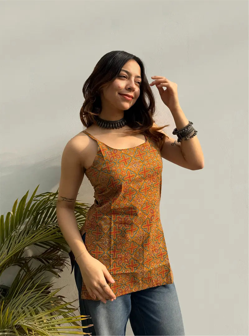 Trendy Sleevless Kurti