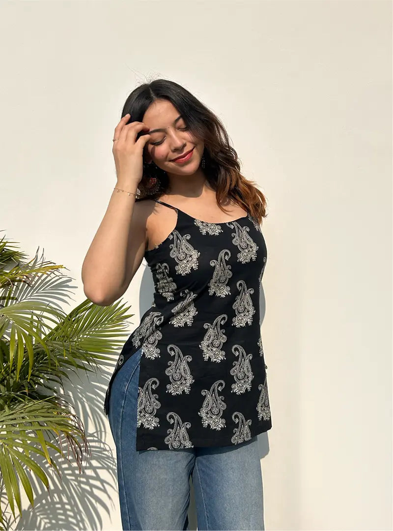 Bestselling Black Sleevless Kurti